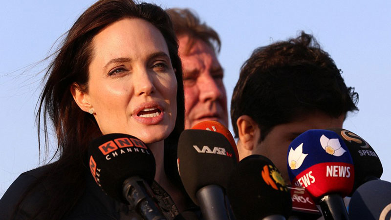 Анжелина Жолигийн хүмүүнлэгийн үйлс үргэлжилсээр байна